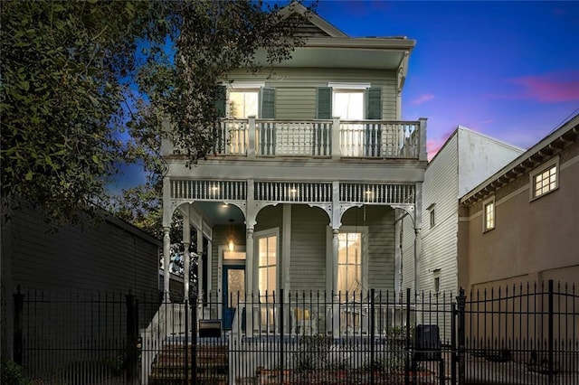 view of front facade featuring a balcony