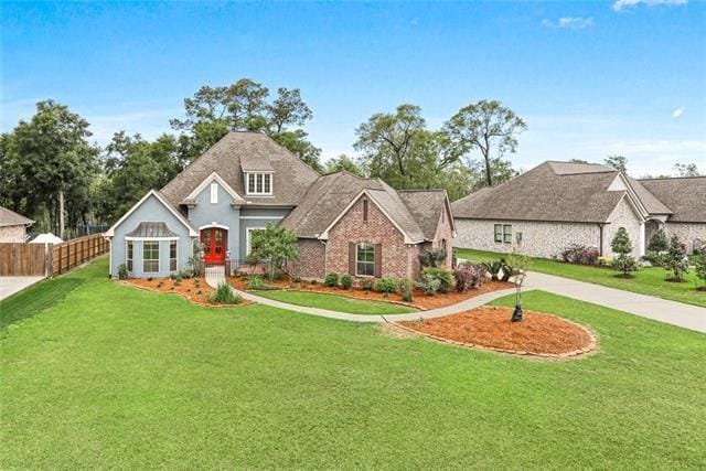 view of front of property with a front yard