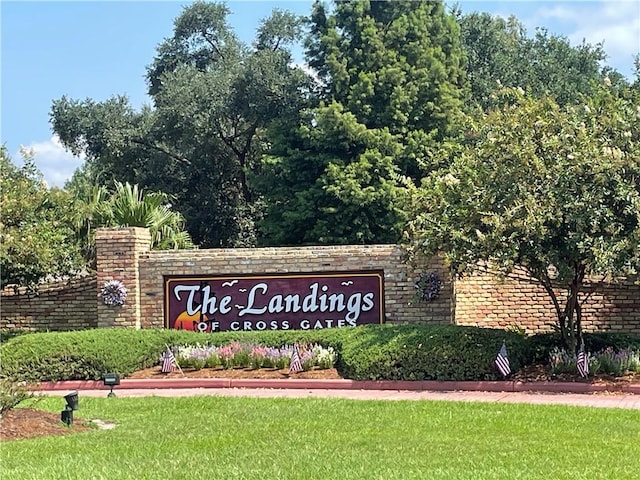 community / neighborhood sign with a lawn