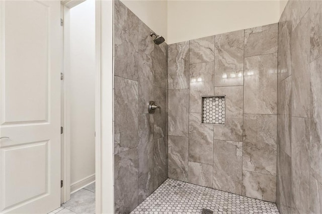 bathroom featuring a tile shower