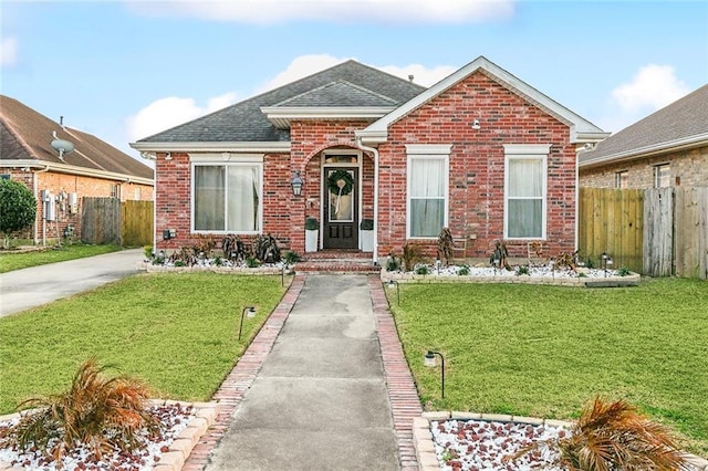 view of front facade with a front yard