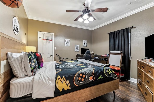 bedroom with crown molding, dark hardwood / wood-style floors, and ceiling fan