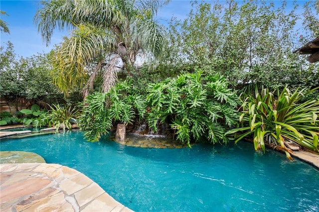 1555 N Miro St, New Orleans, LA 70119 - view of swimming pool featuring a pool with connected hot tub