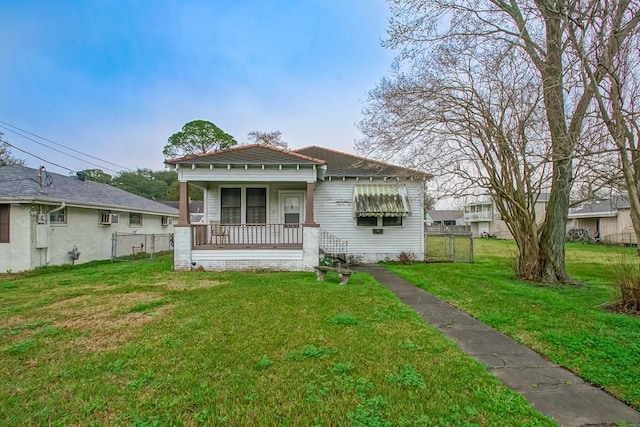 view of front of house featuring a porch and a front yard