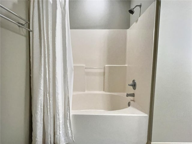 bathroom with shower / bath combo