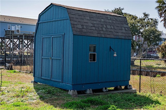 view of outdoor structure with a yard