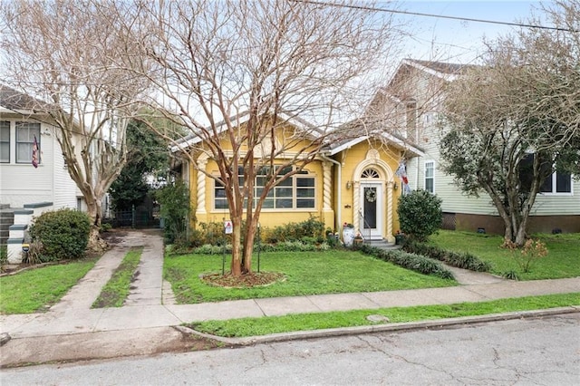 view of front of property with a front lawn