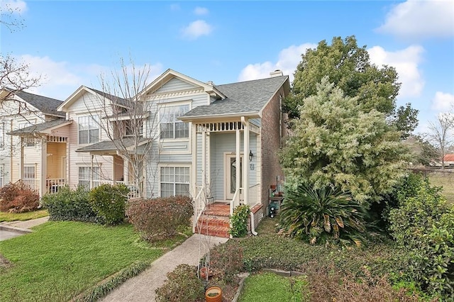 view of front of home featuring a front yard