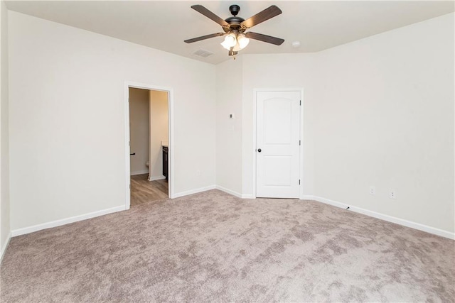 unfurnished room with light carpet and ceiling fan