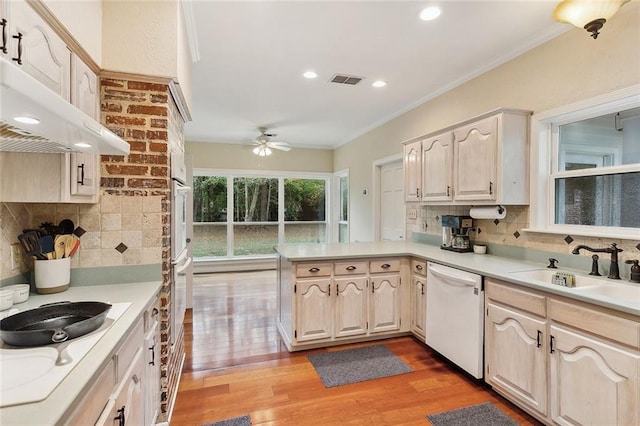 kitchen with a ceiling fan, visible vents, tasteful backsplash, and white appliances