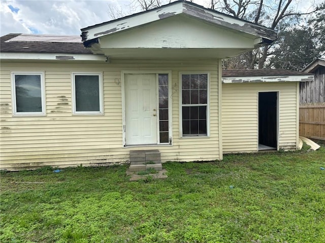 7540 Fieldston Rd, New Orleans, LA 70126 - view of front facade featuring entry steps and roof with shingles