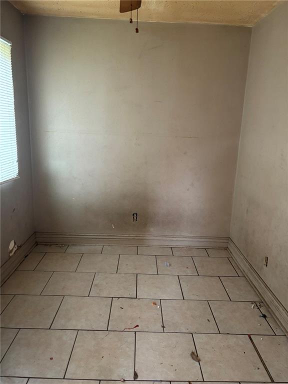 7540 Fieldston Rd, New Orleans, LA 70126 - empty room featuring baseboards