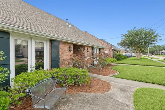 exterior space featuring a yard