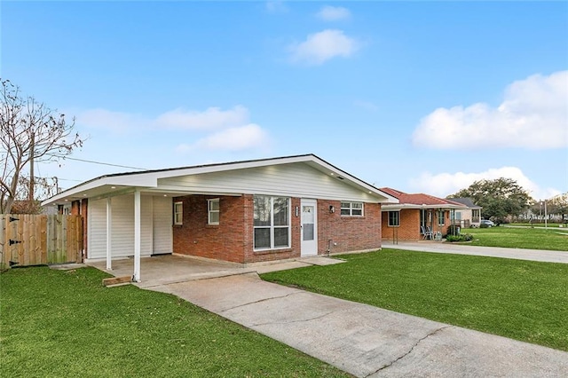 view of front of home with a front lawn and a carport