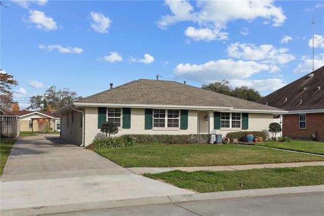 ranch-style house featuring a front lawn