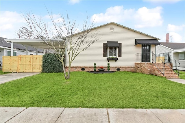 view of front of home featuring a front yard