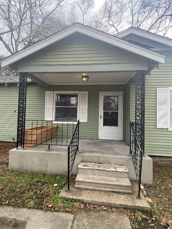 view of front of house featuring a porch