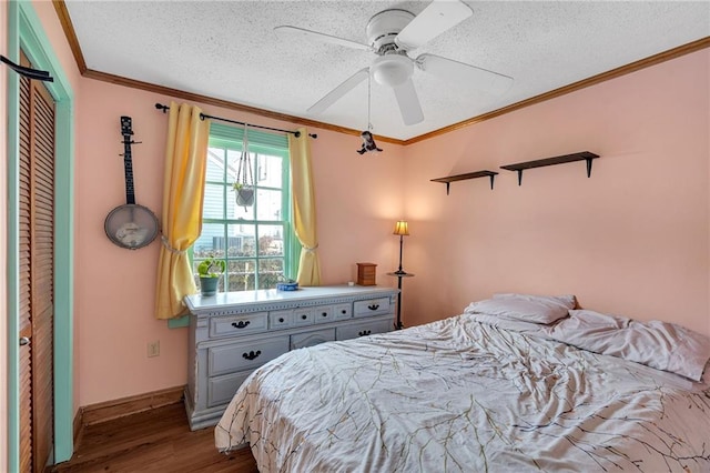 bedroom featuring hardwood / wood-style floors, ornamental molding, a textured ceiling, and ceiling fan