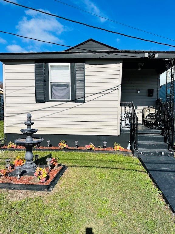 view of side of home featuring a yard