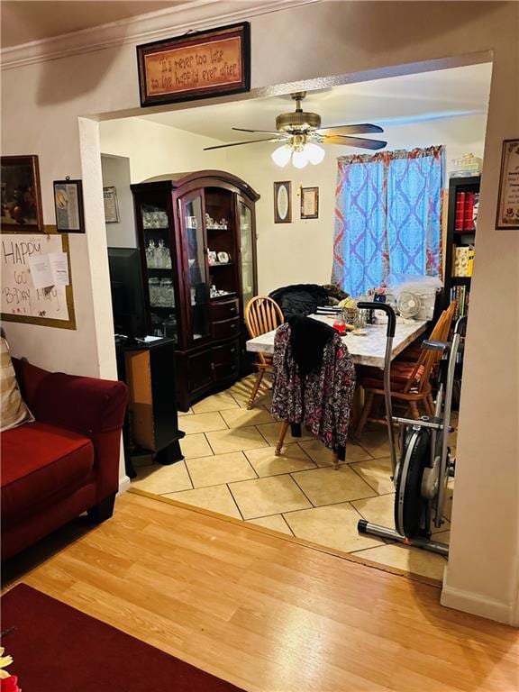 dining area featuring crown molding, light hardwood / wood-style flooring, and ceiling fan