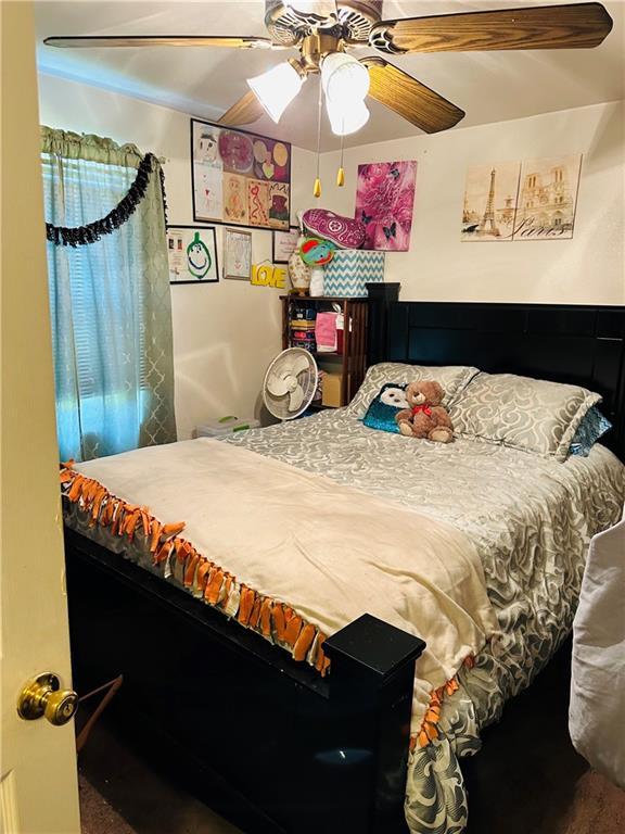 bedroom with ceiling fan