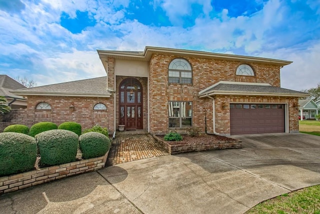 view of front property featuring a garage