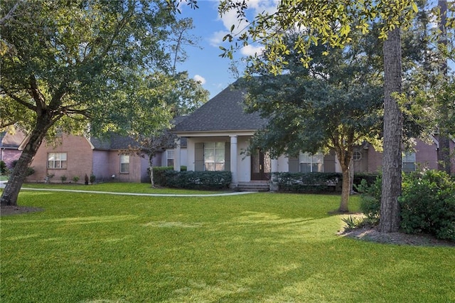 view of front of home featuring a front yard