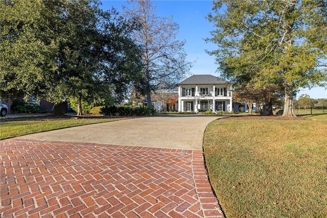 view of front of house with a front yard