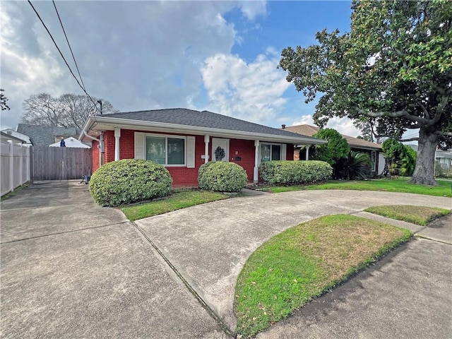 view of front of house with a front lawn