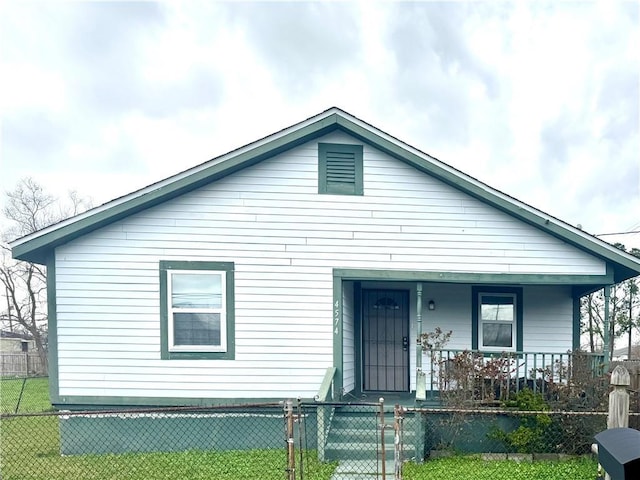 bungalow-style house featuring a front lawn and a porch