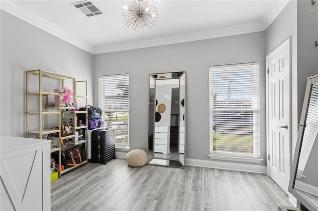 1125 Kingswood Dr, Westwego, LA 70094 - interior space with crown molding, wood finished floors, baseboards, and visible vents