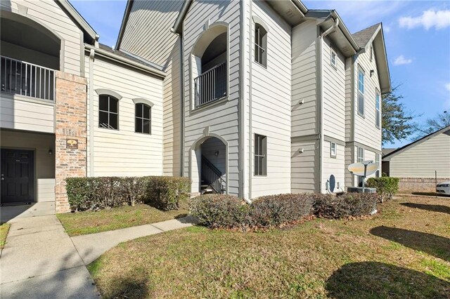 exterior space featuring a front lawn