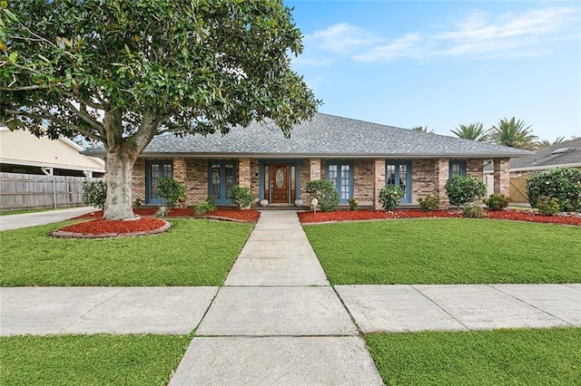 ranch-style house featuring a front lawn