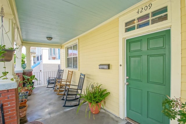 property entrance with covered porch