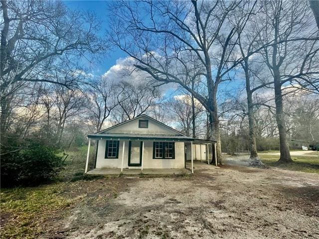 view of front of home with covered porch