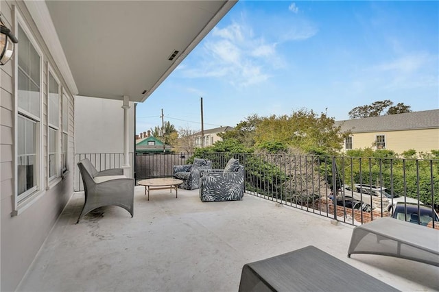 2809 Prytania St, New Orleans, LA 70115 - full bath with a tub with jets, a shower stall, and a chandelier