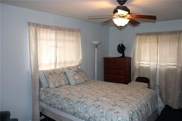 bedroom with ceiling fan