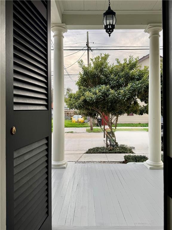 view of patio / terrace with covered porch