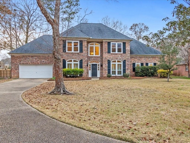 view of front facade featuring a garage and a front yard