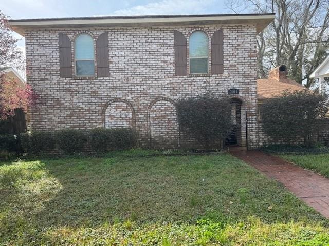 view of property featuring a front lawn