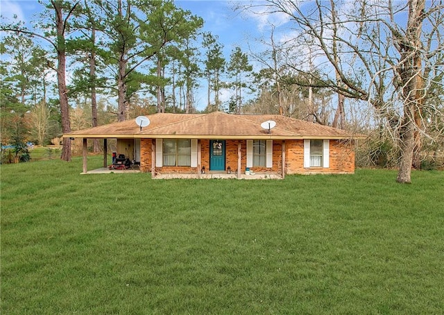 ranch-style house featuring a front yard