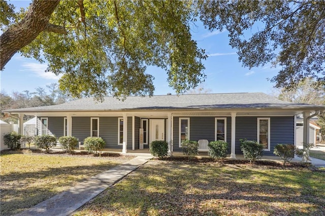 ranch-style home featuring a porch and a front lawn