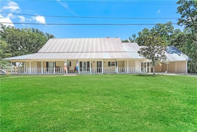 view of front of home with a porch and a front lawn