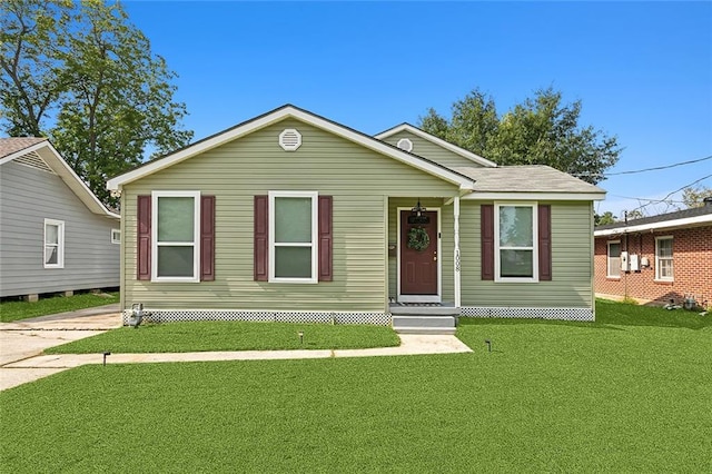 view of front of home featuring a front yard