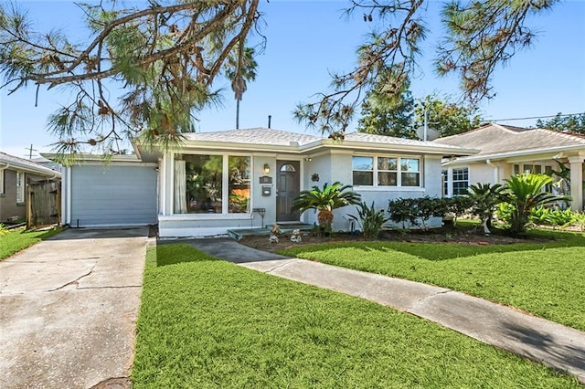 single story home featuring a front lawn