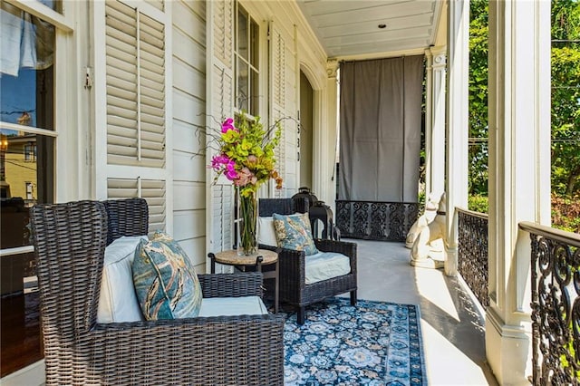 balcony featuring covered porch