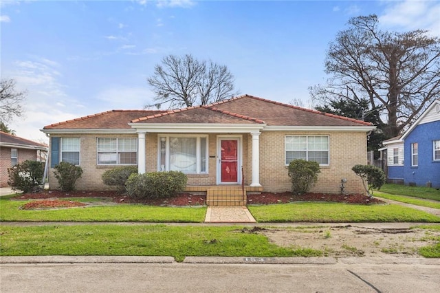 view of front of property with a front lawn