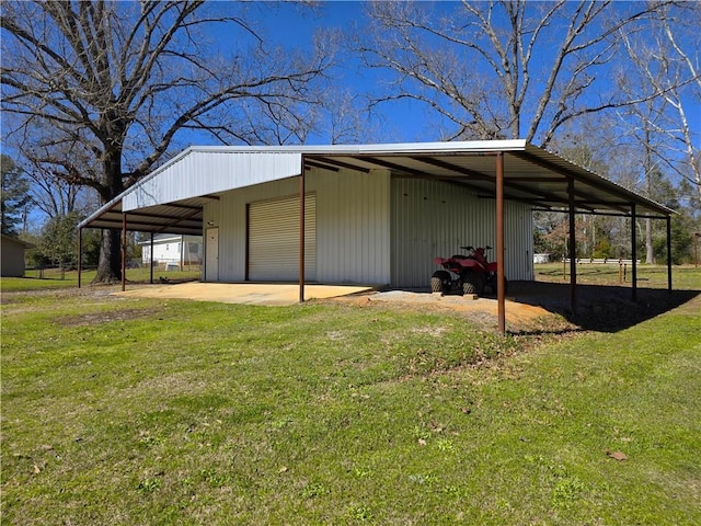 view of outdoor structure with a garage and a lawn