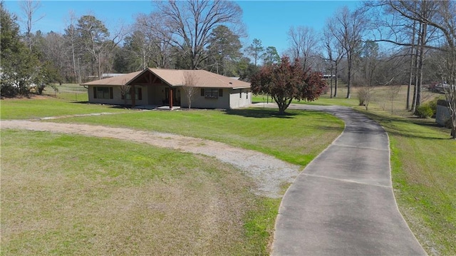 view of front of home featuring a front lawn