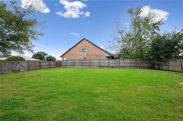 view of yard featuring a fenced backyard